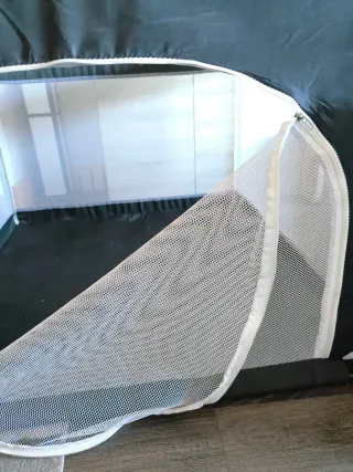 Parque infantil cuadrado negro