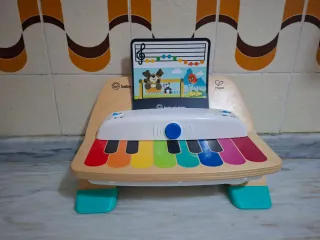 Lote de juguetes musicales marca Baby Einstein.