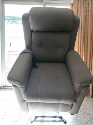 Sillón Galatea levanta-personas con dos motores