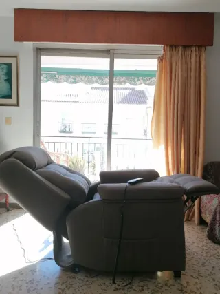 Sillón Galatea levanta-personas con dos motores