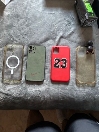 Fundas iPhone 11 (Nike y otras) 10€ todas