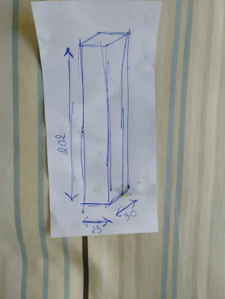 Estantería alta  de madera y cristal