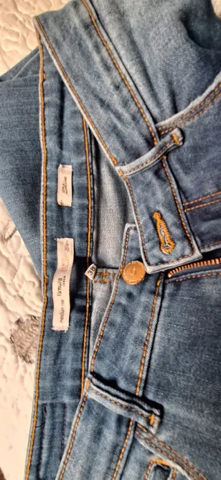 Pantalón vaquero desgastado