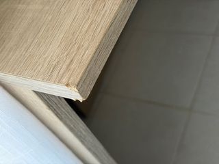 Mesa de escritorio de madera color beige