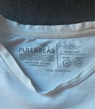 Camiseta blanca y negra Pull and Bear - Talla S