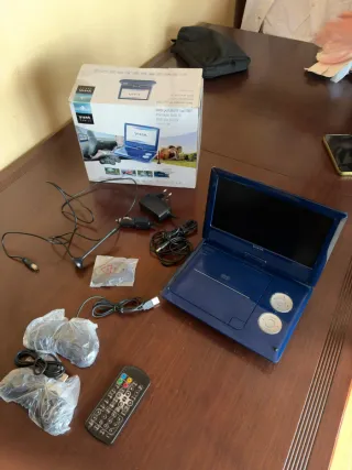 DVD Portátil Vieta 9 con TDT UM-DV139BL