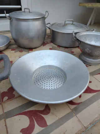 Juego Ollas y Coladores Metálicos Antiguos