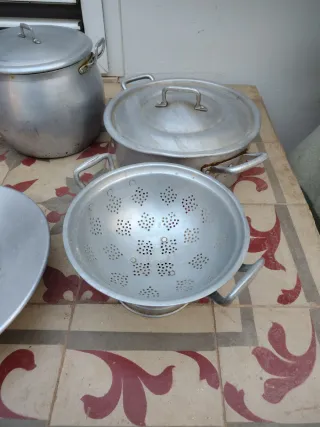 Juego Ollas y Coladores Metálicos Antiguos