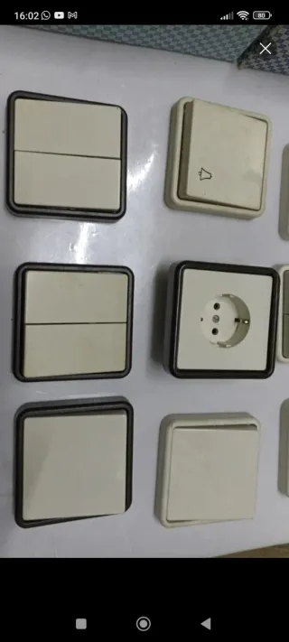 Interruptor y enchufe marca Solera