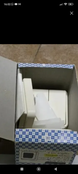 Interruptor y enchufe marca Solera