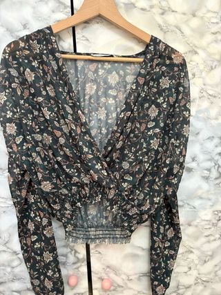 Blusa Pull&Bear floral XS