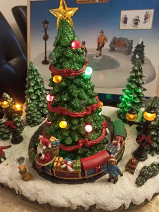 Pueblo Navideño con Tren y Figuras