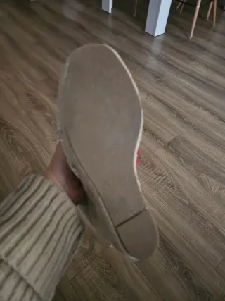 Zapatos Mustang Beige y Dorado Sin usar