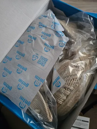 Zapatos Mustang Beige y Dorado Sin usar