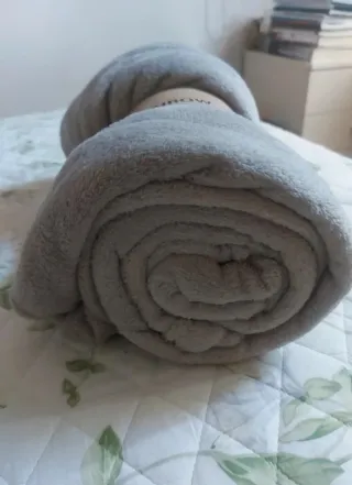 Coperta calda grigia 150x200 nuova con cartellino