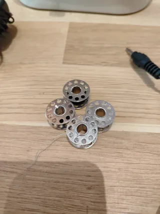 Mini Máquina de Coser