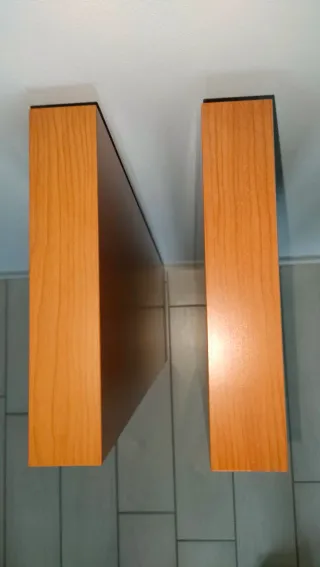 2 mensole in legno con maxi perni metallici