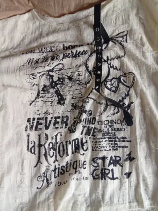 Camiseta blanca con estampado