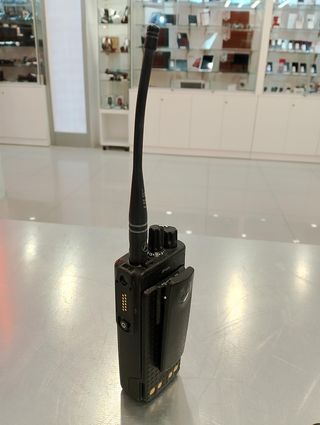 WALKIE MOTOROLA DP4400E + (SIN CARGADOR)
