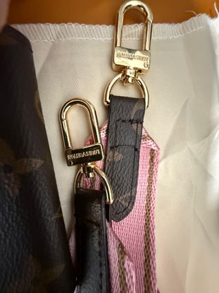 Bolso Louis Vuitton Monogram con correa rosa