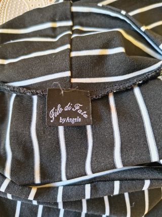 Vestito a righe con collo intrecciato