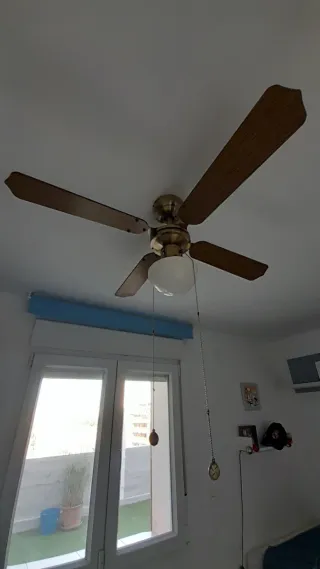 Ventilador lámpara clásico de techo de 4 aspas.