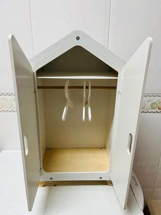 Armario blanco muñecas