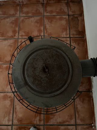 Estufa de leña metálica