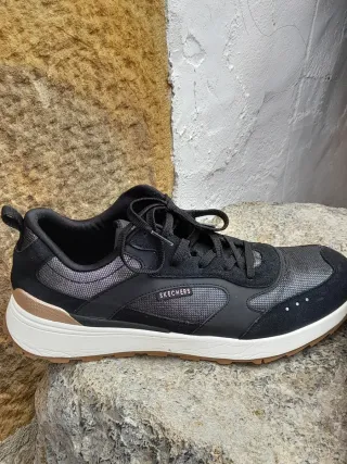 Zapatillas Skechers Mujer Negro y Dorado