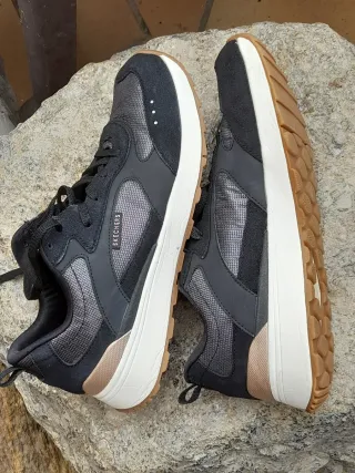 Zapatillas Skechers Mujer Negro y Dorado