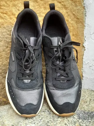 Zapatillas Skechers Mujer Negro y Dorado