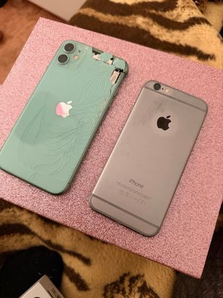 iPhone para piezas (verde y gris)