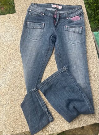 Conjunto cazadora y pantalón vaquero