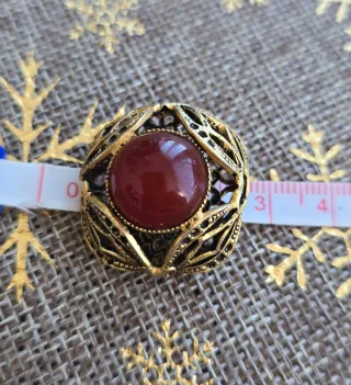 Pendientes vintage dorados con piedra roja