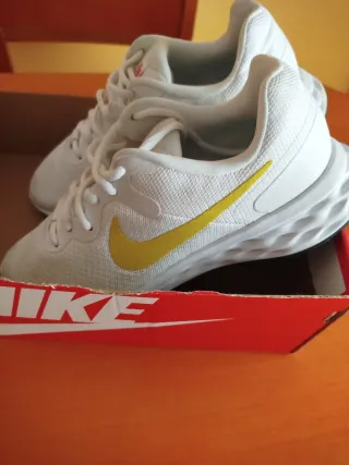 Nike Revolution 6 Next Nature Blancas y Amarillas