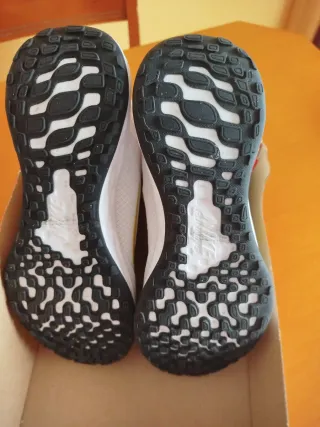 Nike Revolution 6 Next Nature Blancas y Amarillas