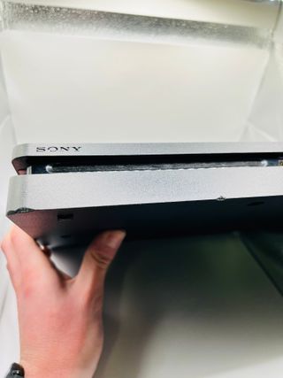 PS4 Slim Console + Controller Rosso/Nero