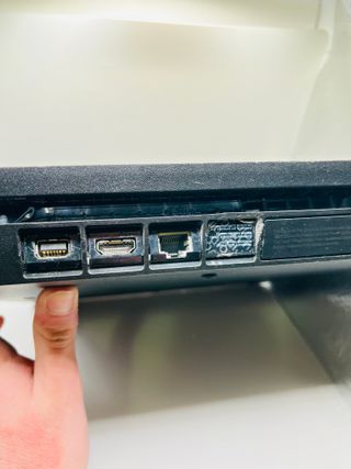 PS4 Slim Console + Controller Rosso/Nero