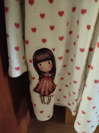Bata Gorjuss niña corazones