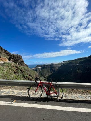Bicicleta de carretera roja "Berg"