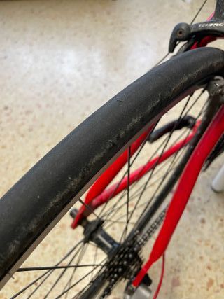 Bicicleta de carretera roja "Berg"