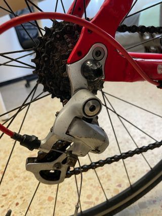 Bicicleta de carretera roja "Berg"