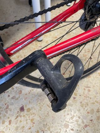 Bicicleta de carretera roja "Berg"