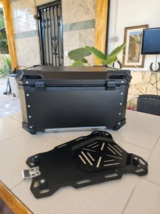 Baúl Moto 100L Aluminio Negro Cofre Maletero