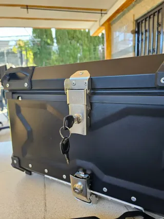 Baúl Moto 100L Aluminio Negro Cofre Maletero