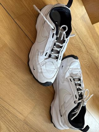 Zapatillas Nike Blancas y Negras
