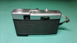 (Ultimo prezzo) Lotto di 4 fotocamere Olympus Pen e Trip