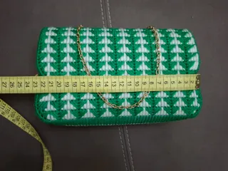 Borsa artigianale su rete canvas verde e bianca