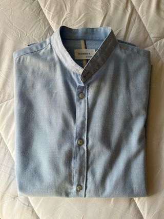 Camisa azul claro cuello mao