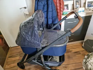 Cochecito Uppababy Cruz V2 azul marino 3 piezas
